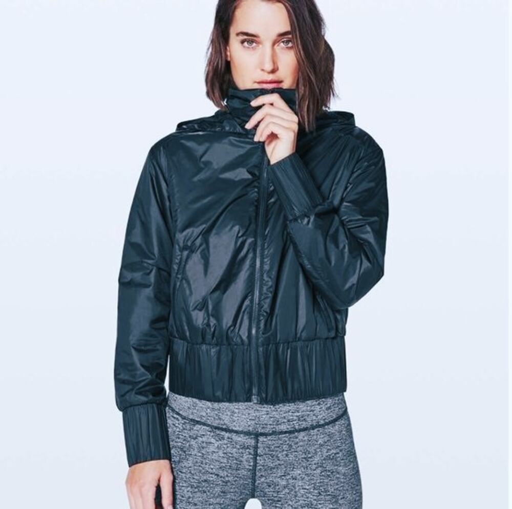 Lululemon Gather & Go Jacket Women's Size 10 Navy Blue Primaloft Hooded Full Zip